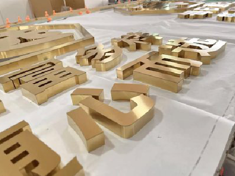 米脂拉丝不锈钢字的特点。